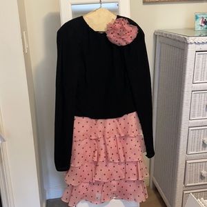 Adorable party dress! Lightly worn, good condition. Fun to wear.